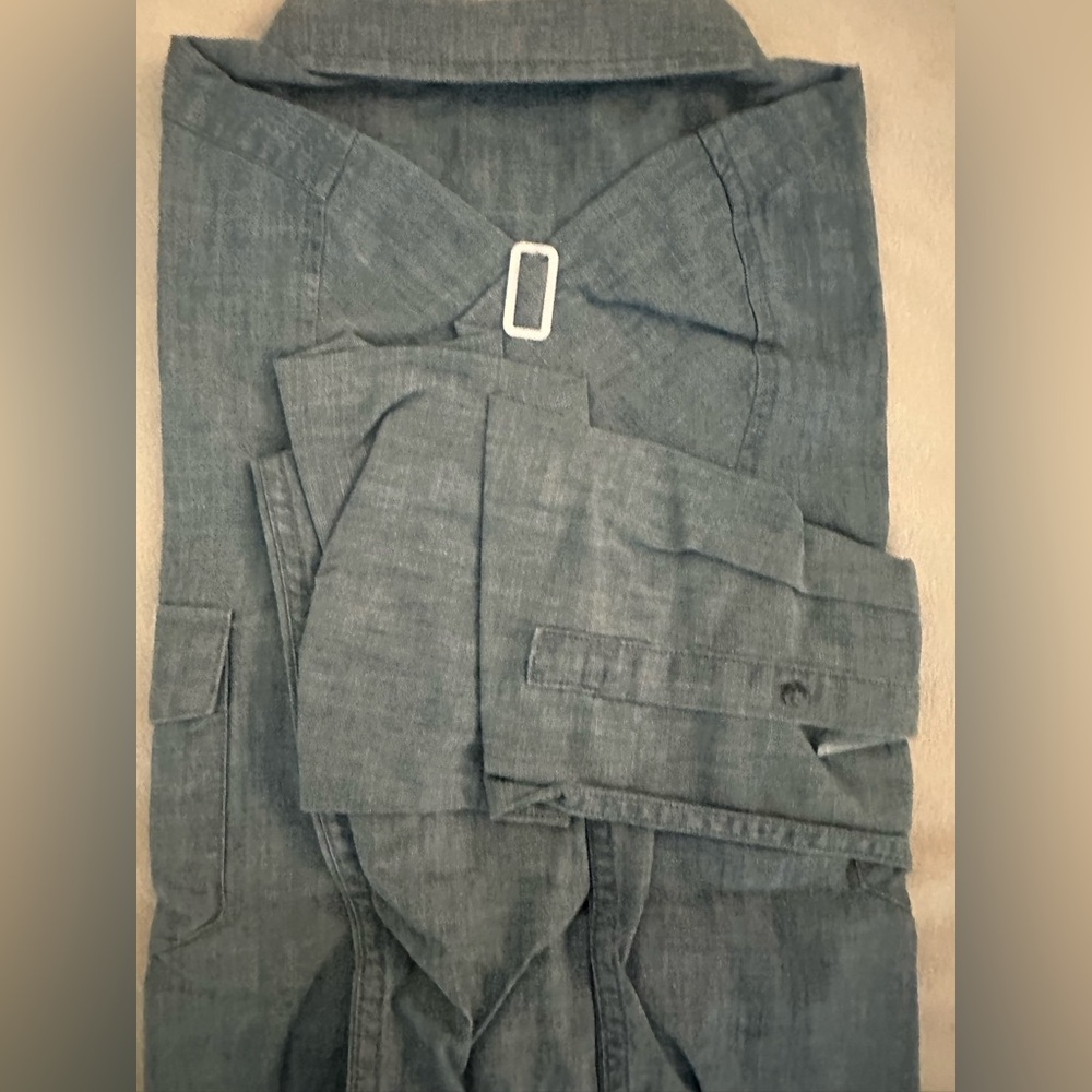 UNTUCKit Chambray Miranda Shirt. NWT 6 - Picture 6 of 8